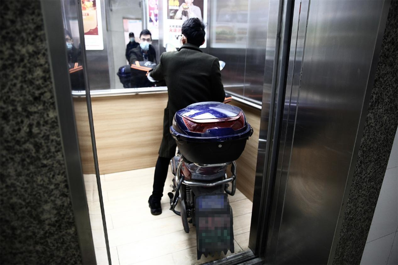 警戒攝像機(jī)如何解決電瓶車入電梯？